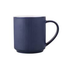 Zestaw 4 porcelanowych kubków na złotym stojaku