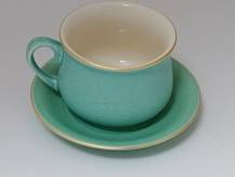 Filiżanka ze spodkiem w kolorze miętowym
